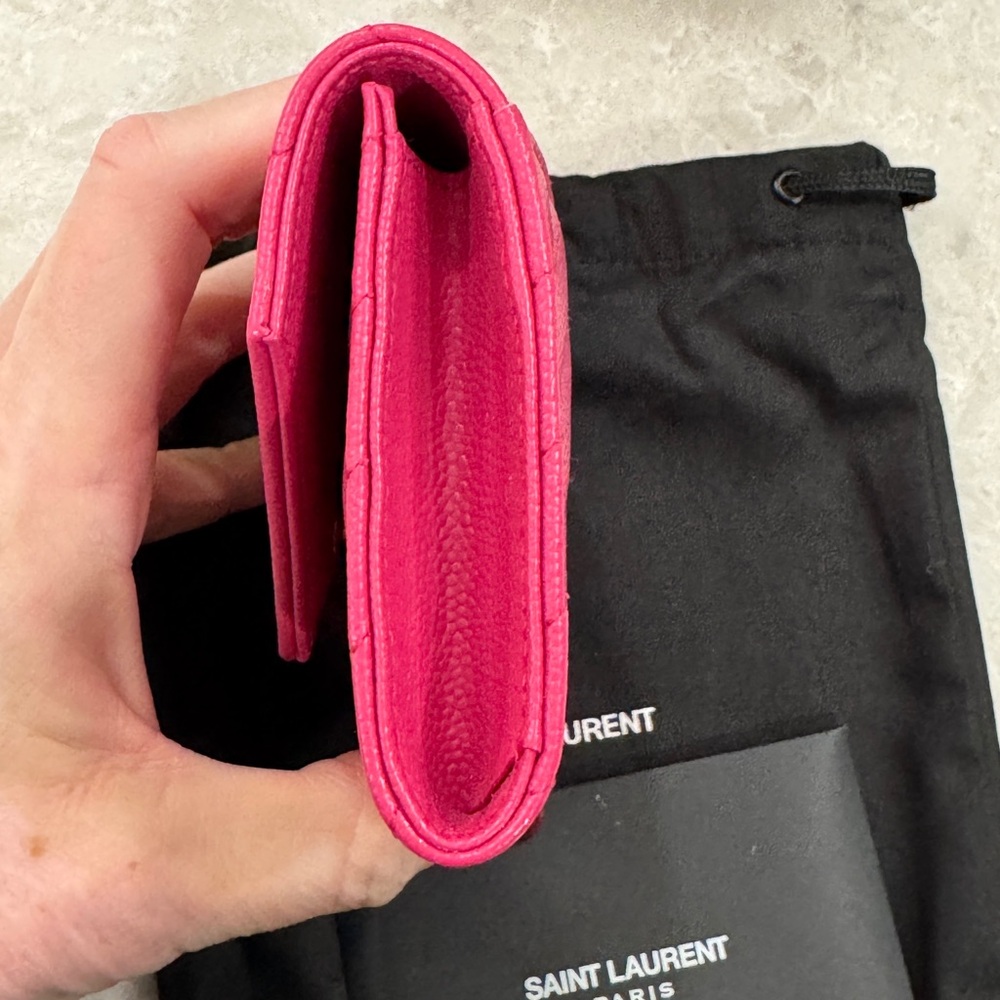 YVES SAINT LAURENT
Cassandre Matelasse Small Envelope Wallet Fuchsia - Picture 5 of 8